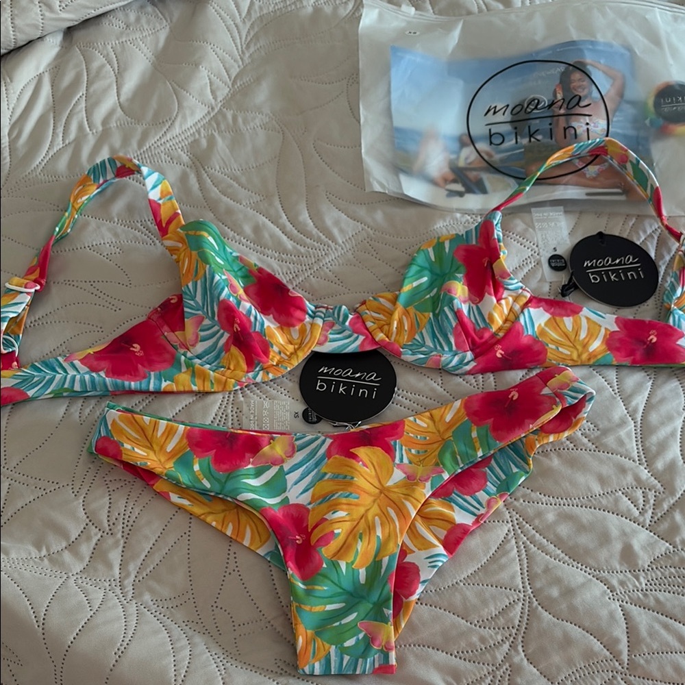 Moana Bikini with Tropical Floral Design new w tags vacay bae xs-s